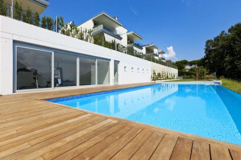 Comparatif des différents matériaux de bassins de piscine