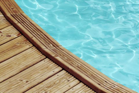 3 conseils pour bien choisir sa piscine en bois