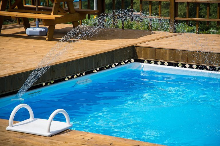 Ce n'est pas la forme de piscine la plus connue, bien que la piscine en acier se trouve depuis longtemps sur le marché.
