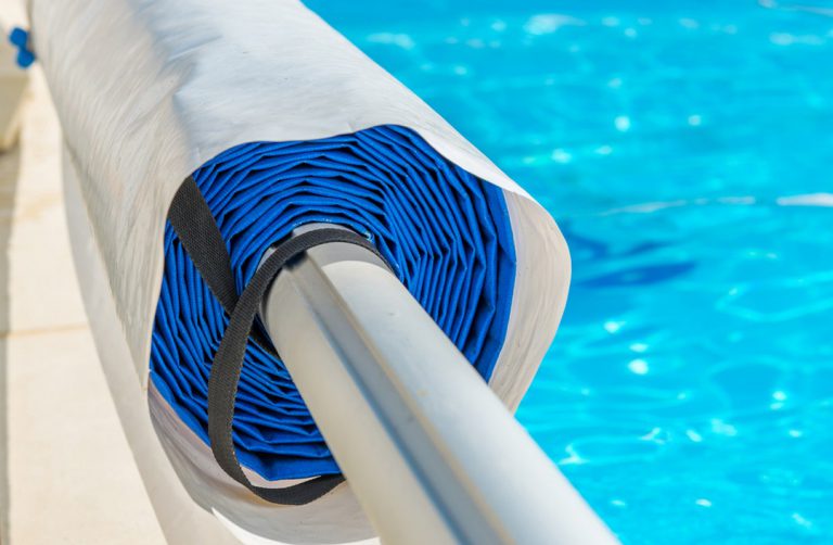 Quel type de couverture opter pour protéger une piscine ?