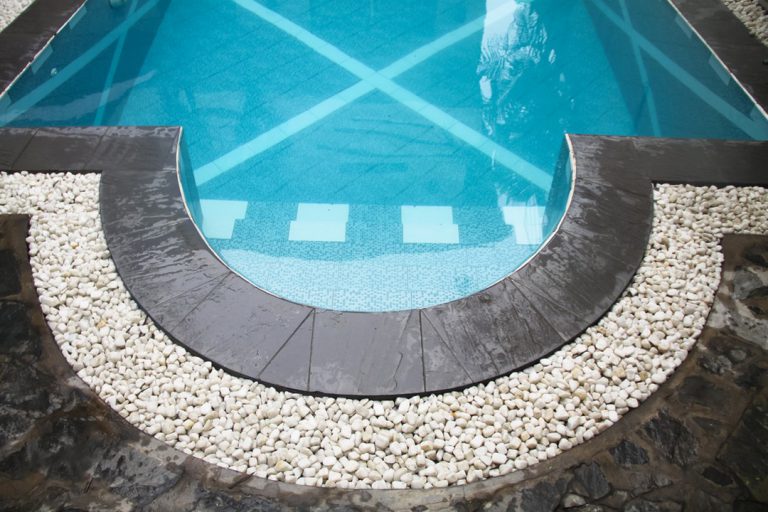 Comparatif des métaux pour faire une piscine