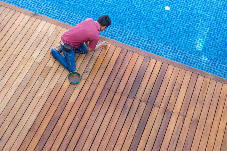 Faire appel à un spécialiste pour rénover sa piscine