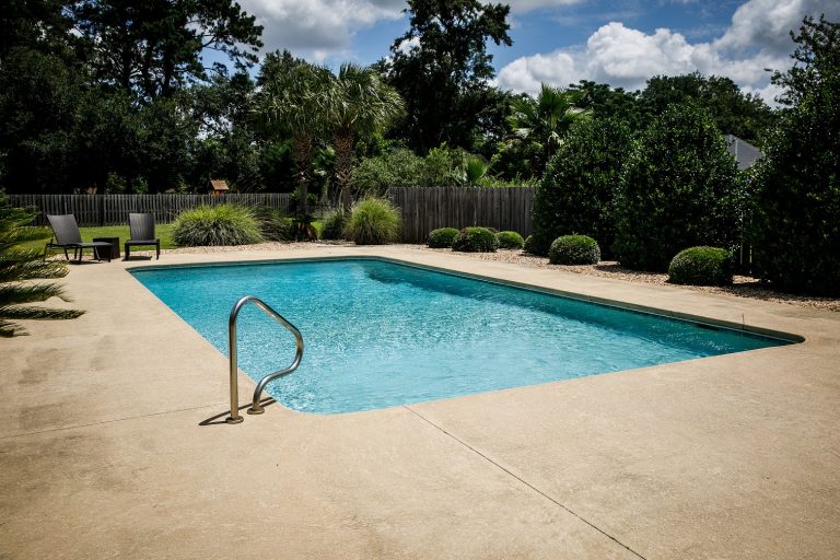 Quel système de filtration choisir pour sa piscine : conseils, modèles et  coût